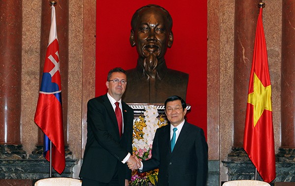 Presiden Vietnam, Truong Tan Sang menerima Menteri Pertahanan Slovakia