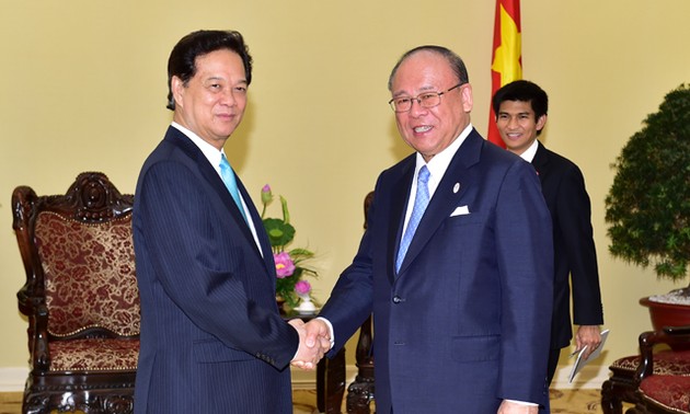PM Vietnam, Nguyen Tan Dung menerima penasehat khusus Persekutuan Legislator Persahabatan Jepang-Vietnam, Tsutomu Takebe
