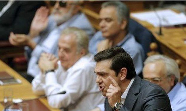 Parlemen Yunani menyetujui program “memperketat ikat pinggang”