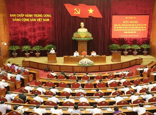 Memperkuat penggelaran secara berhasil-guna kepemimpinan Partai Komunis terhadap penjaminan keamanan dan ketertiban