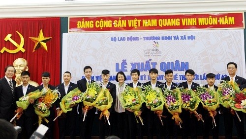 Acara pemberangkatan rombongan Vietnam peserta Kontes ke-43 Ketrampilan Dunia