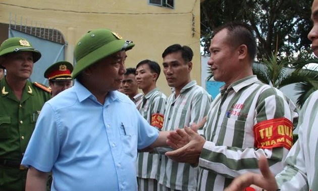 Deputi PM Vietnam, Nguyen Xuan Phuc memeriksa pekerjaaan remisi di provinsi Dong Nai