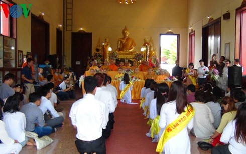 Para diaspora Vietnam di Thailand mengadakan Mega Upacara Ullambanasutra