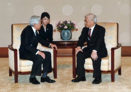 Sekjen KS PKV, Nguyen Phu Trong melakukan pertemuan dengan Kaisar Jepang, Akihito