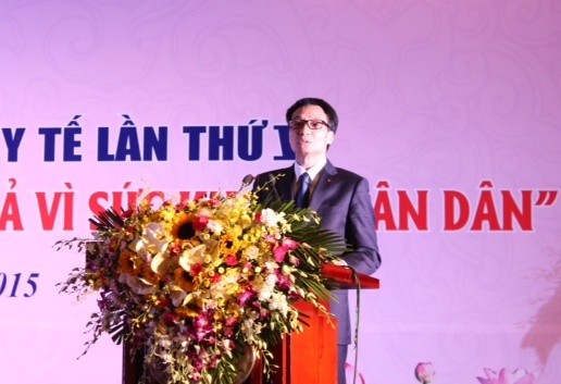 Deputi PM Vu Duc Dam menghadiri Kongres kompetisi patriotik dari instansi kesehatan