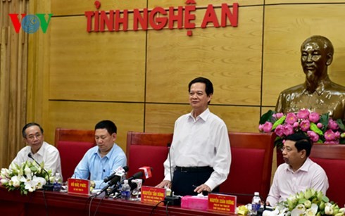 PM Nguyen Tan Dung melakukan temu kerja dengan provinsi Nghe An