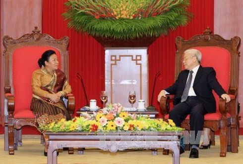 Sekjen KS PKV, Nguyen Phu Trong menerima delegasi Departemen Hubungan Luar Negeri Komite Sentral Partai Rakyat Revolusioner Laos