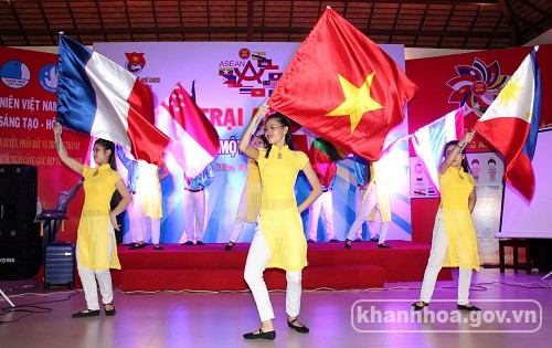 Kira-kira 300 peserta menghadiri Perkemahan ASEAN+1