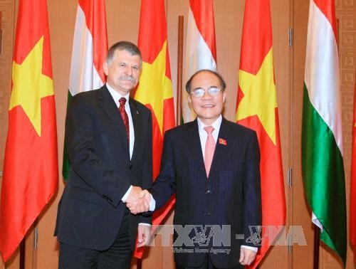 Ketua Parlemen Hungaria memulai kunjungan resmi di Vietnam