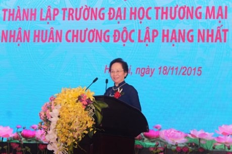 Wakil Presiden Vietnam, Nguyen Thi Doan menghadiri acara peringatan berdirinya Sekolah Tinggi Perdagangan