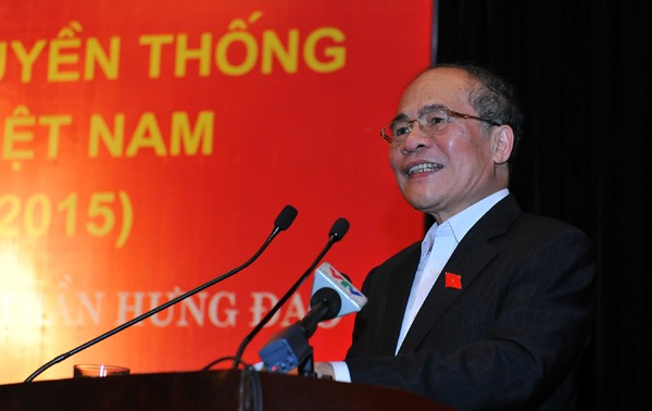  Ketua MN Vietnam, Nguyen Sinh Hung menghadiri Hari Pesta persatuan nasional di kota Hanoi