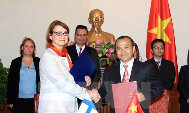 Deputi Menlu Vietnam menerima Deputi Menlu Republik Filandia