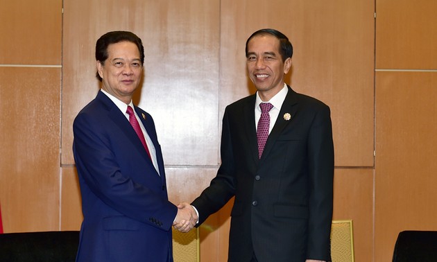 PM Vietnam, Nguyen Tan Dung melakukan pertemuan bilateral dengan pemimpin negara-negara di sela-sela KTT ASEAN-27