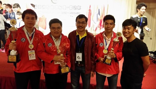Pemain igo Do Khanh Binh merebut juara pada pertandingan igo Asia Tenggara