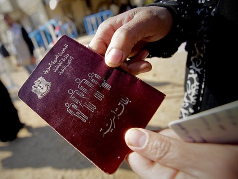 IS menggunakan puluhan ribu paspor asli untuk masuk Eropa
