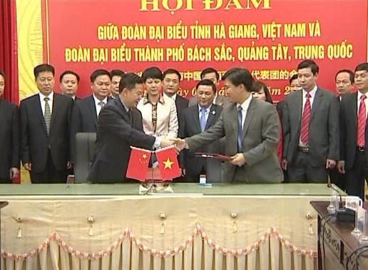 Memperkuat temu persahabatan antar-provinsi perbatasan Vietnam-Tiongkok