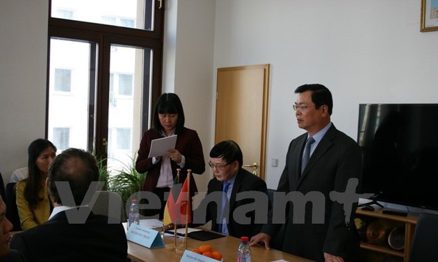 Badan usaha Vietnam dan Republik Federasi Jerman berupaya keras mendorong cepat kerjasama perdagangan-investasi