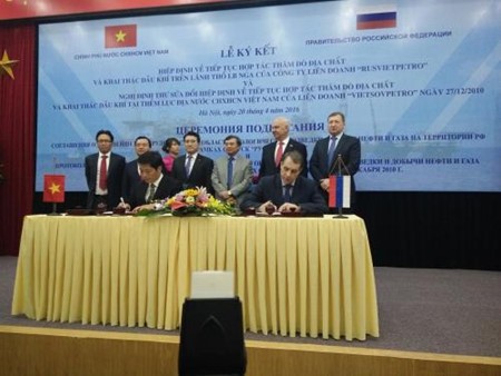 Vietnam dan Rusia menandatangani Perjanjian tentang kerjasama dalam eksplorasi geologi dan eksploitasi permigasan