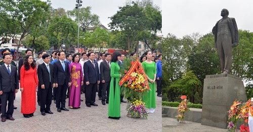Pemimpin kota Hanoi meletakkan karangan bunga untuk mengenangkan V.I.Lenin