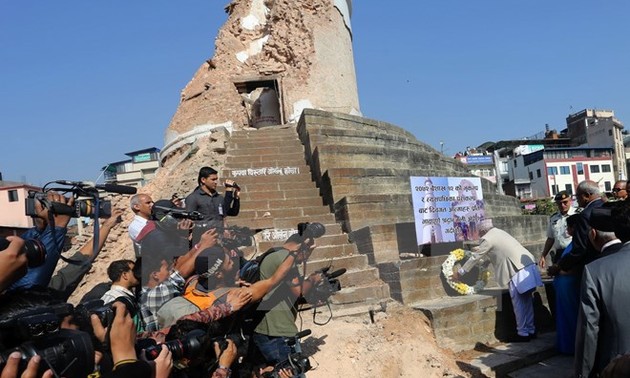 Nepal melakukan rekonstruksi pusaka-pusaka budaya  setahun setelah terjadi gempa bumi