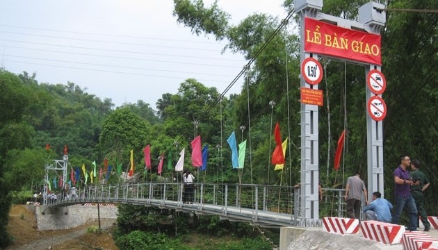 Bank Dunia memberikan modal sebesar kira-kira 500 juta dolar AS untuk membantu perhubungan dan mengontrol banjir di Vietnam