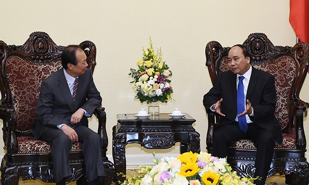 PM Vietnam, Nguyen Xuan Phuc ingin agar para badan usaha asing memperkuat investasi di Vietnam
