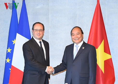 PM Nguyen Xuan Phuc melakukan pertemuan bilateral dengan pemimpin negara-negara di sela-sela KTT G-7 yang diperluas