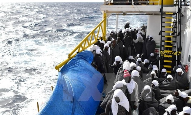 Angkatan Laut Irlandia terus menyelamatkan ratusan migran di Laut Tengah