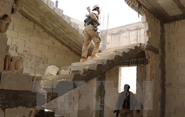 Tentara Suriah terus menyerang benteng IS