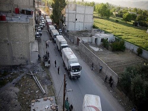 Iringan kendaraan bantuan tiba di kota Homs, Suriah