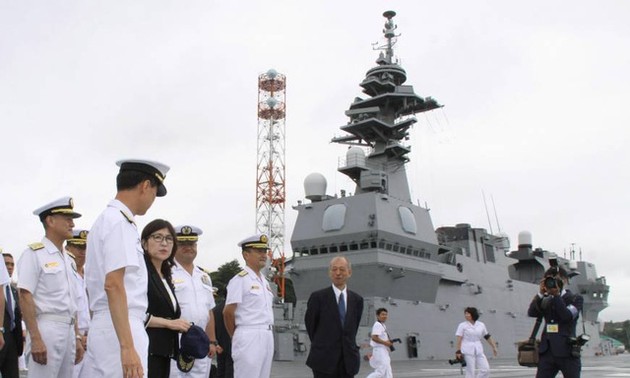 Menhan Jepang melakukan survei di pangkalan Pasukan Bela Diri di Laut