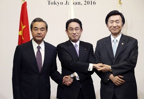 Menlu Tiongkok-Jepang-Republik Korea membahas usaha mempertahankan kerjasama trilateral