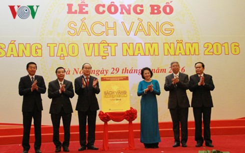 Ketua MN Nguyen Thi Kim Ngan menghadiri acara pengumuman dan peluncuran Buku emas kreatif Vietnam tahun 2016