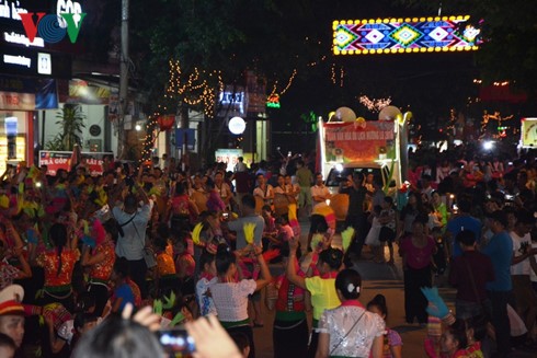 Acara pembukaan Pekan Budaya dan Pariwisata Muong Lo tahun 2016 