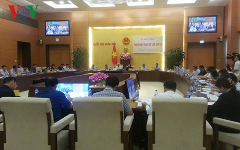 Sidang pleno ke-3 Komisi Hukum MN Vietnam