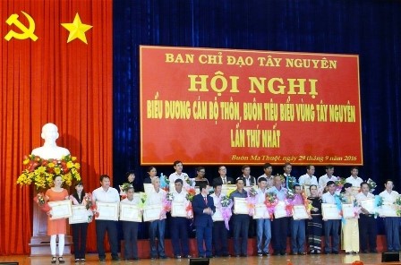 Badan Pengarahan Daerah Tay Nguyen memuji 200 pejabat dukuh yang  tipikal 