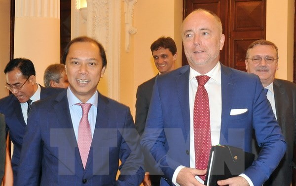Wakil Sekretaris Negara Kemlu Hungaria melakukan kunjungan di Vietnam