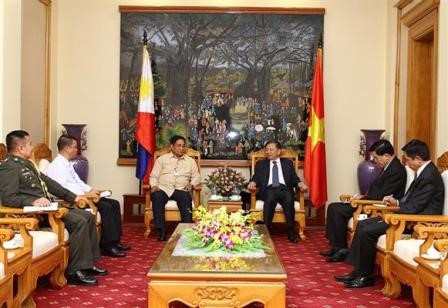 Menteri Keamanan Publik Vietnam, To Lam menerima Penasehat Keamanan Nasional Filipina, Hermogenes Esperon