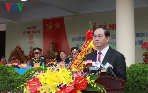 Presiden Tran Dai Quang menghadiri acara peringatan ultah ke-50 berdirinya Akademi Teknik Militer