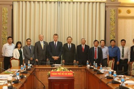 Kota Ho Chi Minh dan ADB bekerjasama untuk menjamin laju proyek perhubungan dan pengadaan air