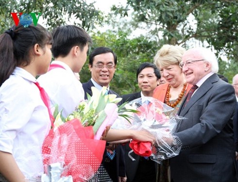 Presiden Irlandia dan Istri mengunjungi provinsi Quang Tri