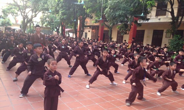 Mengunjungi satu kursus main silat di pagoda Bang A, kota Hanoi