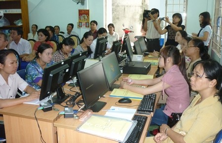 Meningkatkan kemampuan menggunakan komputer dan akses internet dari masyarakat di Vietnam
