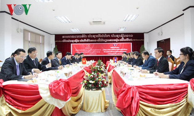 Delegasi tingkat tinggi Departemen Komunikasi dan Pendidikan KS PKV Vietnam melakukan kunjungan kerja di Laos