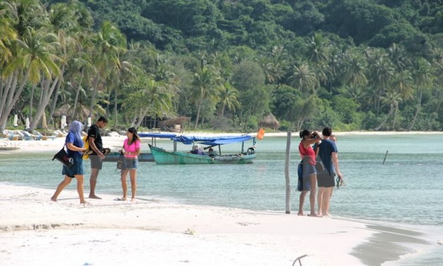 Kabupaten pulau Phu Quoc berupaya menyambut kedatangan lebih dari 1,8 juta wisatawan pada tahun 2017
