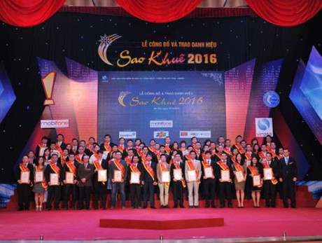Mencanangkan Hadiah “Sao Khue” tahun 2017 di bidang teknologi informasi