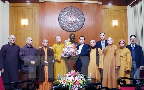 Sangha Buddha Vietnam selalu berjalan seperjalanan dengan Front Tanah Air Vietnam untuk melaksanakan secara baik semua penggerakan dan gerakan kompetisi