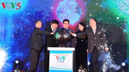 Deputi PM Vietnam, Vu Duc Dam menghadiri acara peluncuran Kanal Kesehatan dan Keselamatan Bahan Makanan VOV
