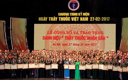 Membawa ilmu kedokteran Vietnam mencapai tarap mutakhir di kawasan dan di dunia