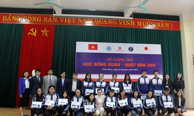 Kira-kira 270 pelajar kota Hanoi mendapatkan beasiswa Soshi tahun 2017